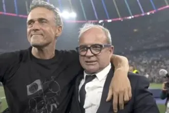 Luis enrique and Luis Campos, PSG staff