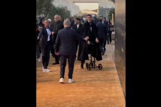 Hakimi collects his African Ballon d’Or… on a knee-support scooter - Watch