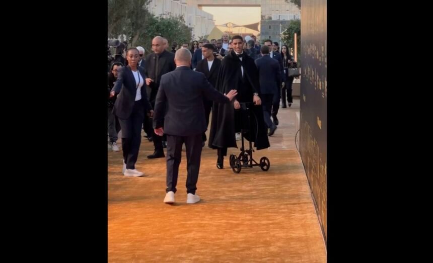 Hakimi collects his African Ballon d’Or… on a knee-support scooter - Watch